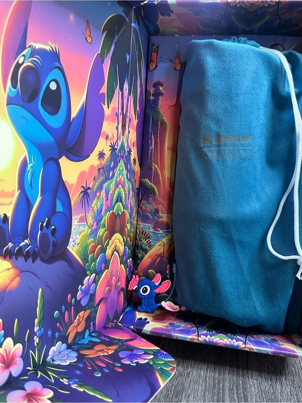 Stanley Blue & Purple Lilo & Stitch Sunset Illustration Box - Picture 2 of 5